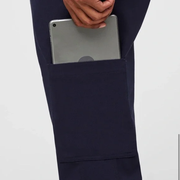 New FIGS men’s Axim Scrubs Pants Drawstring 7 pockets cargo Large Navy Blue - Picture 6 of 14